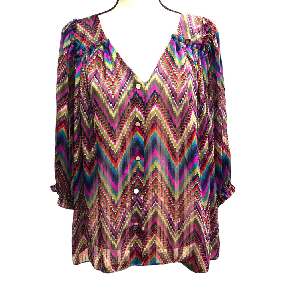 T BAGS LOS ANGELES COLORFUL YOKE TOP WITH RUFFLED EDGES CHEVRON DESIGN TOP